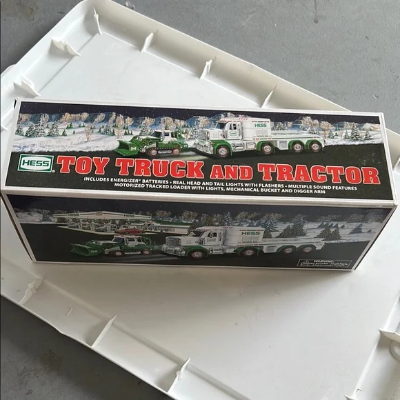 Toy Truck and Tractor - Green and White christmas verison - Picture 1 of 3